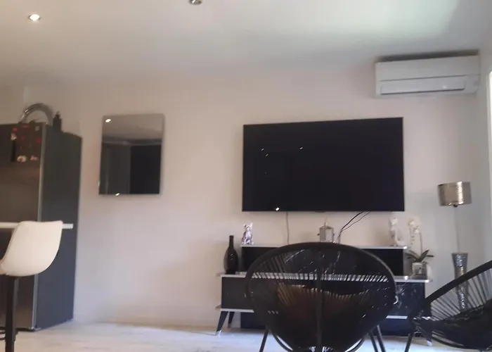 Charmant Studio A Sainte-Maxime, 30 M² Apartment